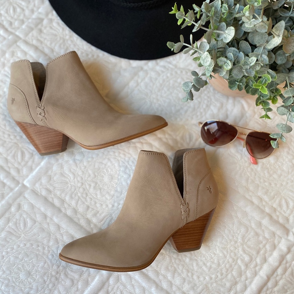NEW / Frye / Reina / Cut Out Bootie